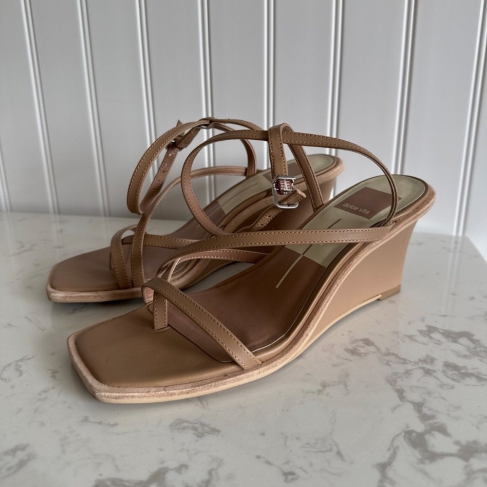 Dolce Vita Gemini Wedge Beige Sandals Size 5